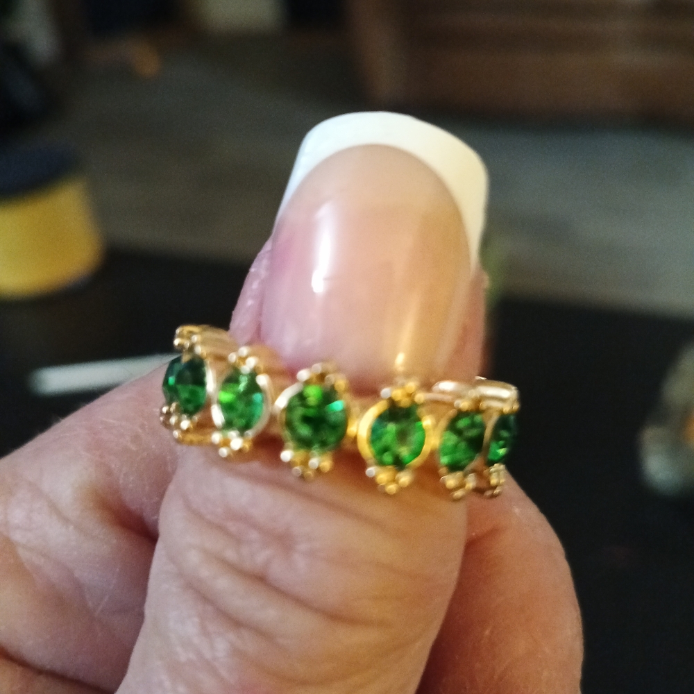 Elegant Gold and Green Gemstone Ring